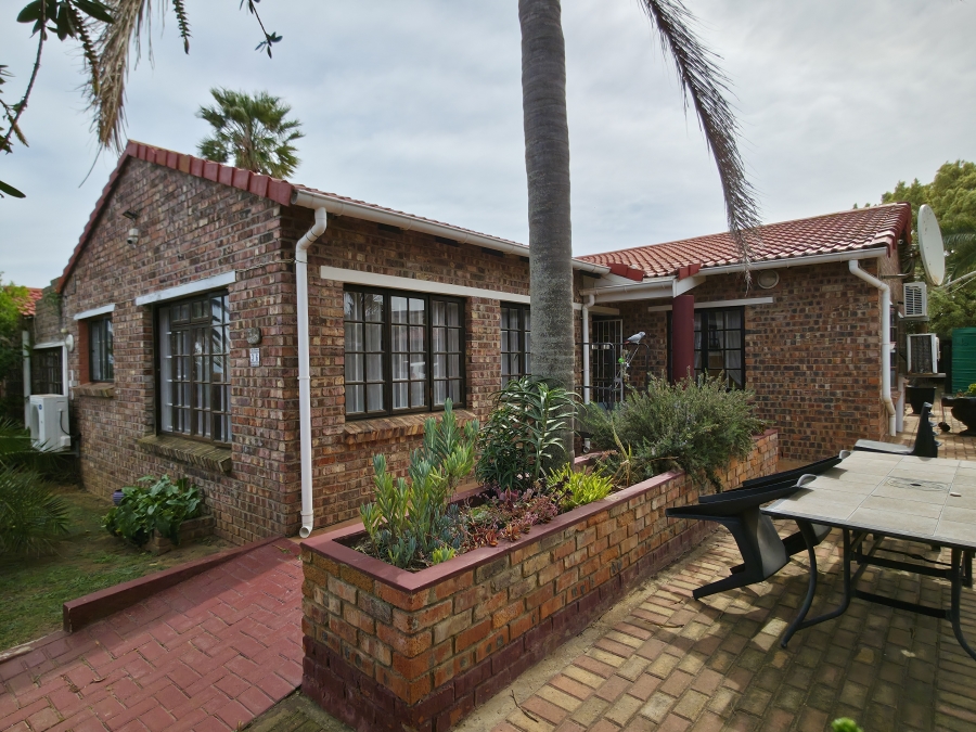 4 Bedroom Property for Sale in Noorsekloof Eastern Cape